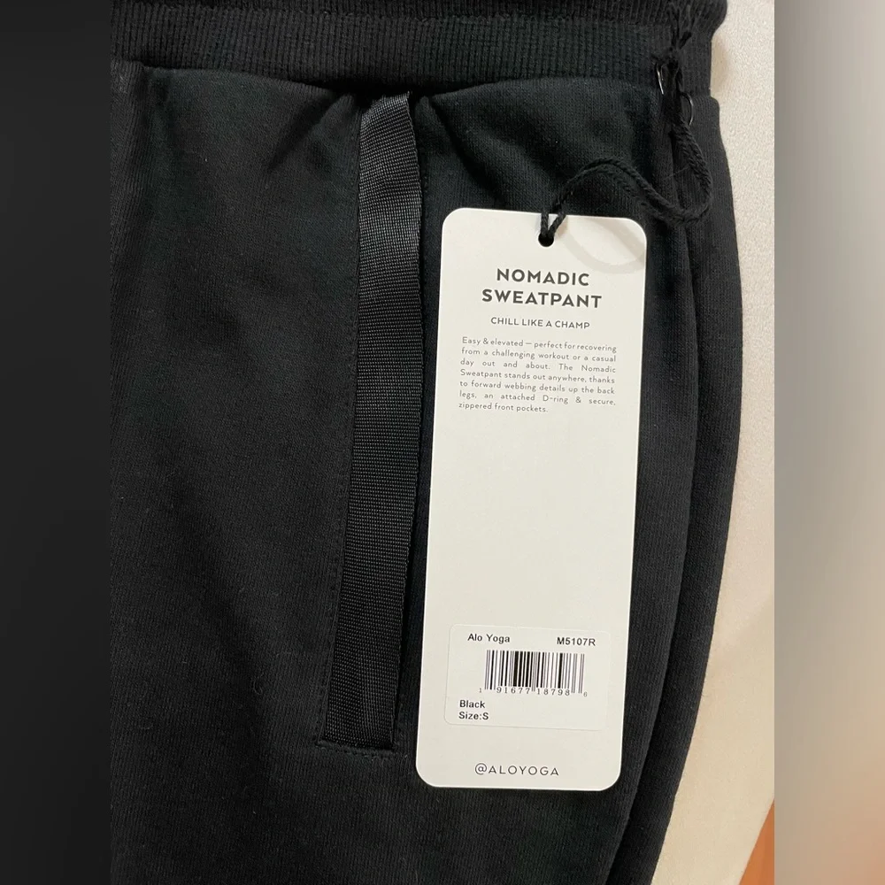 NWT Alo Yoga Nomadic Sweatpants in Black Front & Back Pockets Size S - Picture 10 of 16